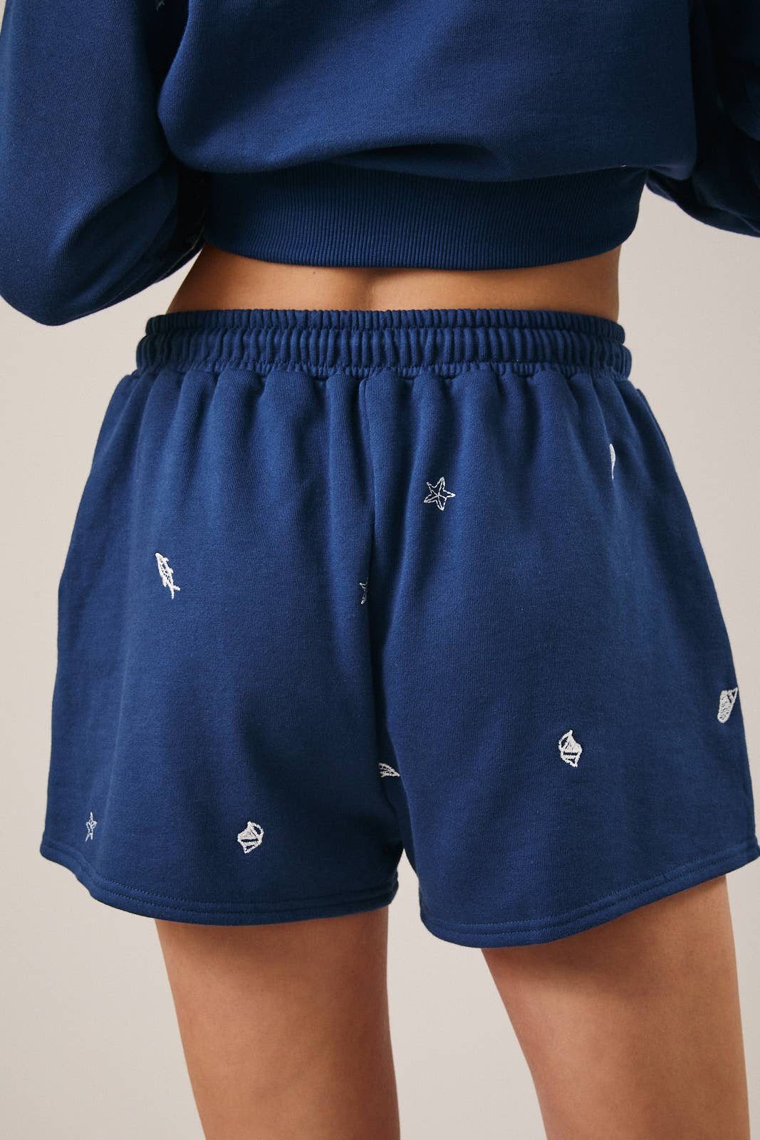 MARINE EMBO SWEATSHORTS