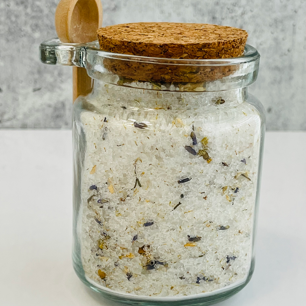 KustumKandy - Unlabeled 8oz Bath Salt Jars with Wooden Spoon