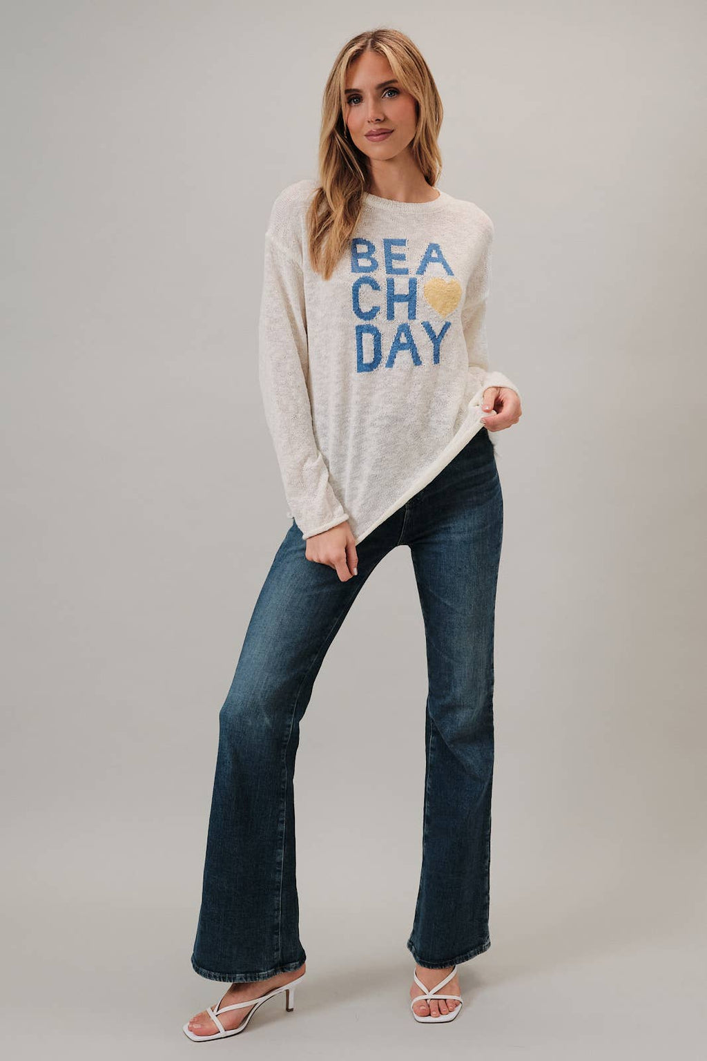 ROUND NECK LONG SLEEVE "BEACH DAY" GRAPHIC LT WEIGHT SWEATER