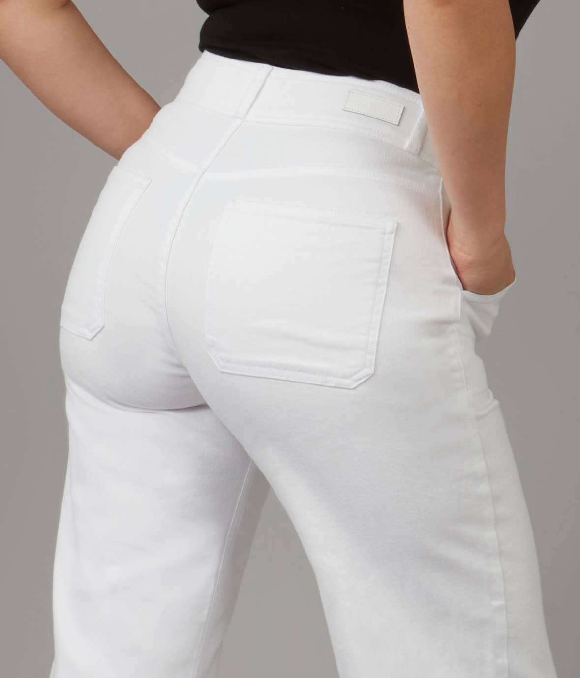 LOLA DENIM - COLETTE-WHT High Rise Wide Leg Jeans 28" Inseam