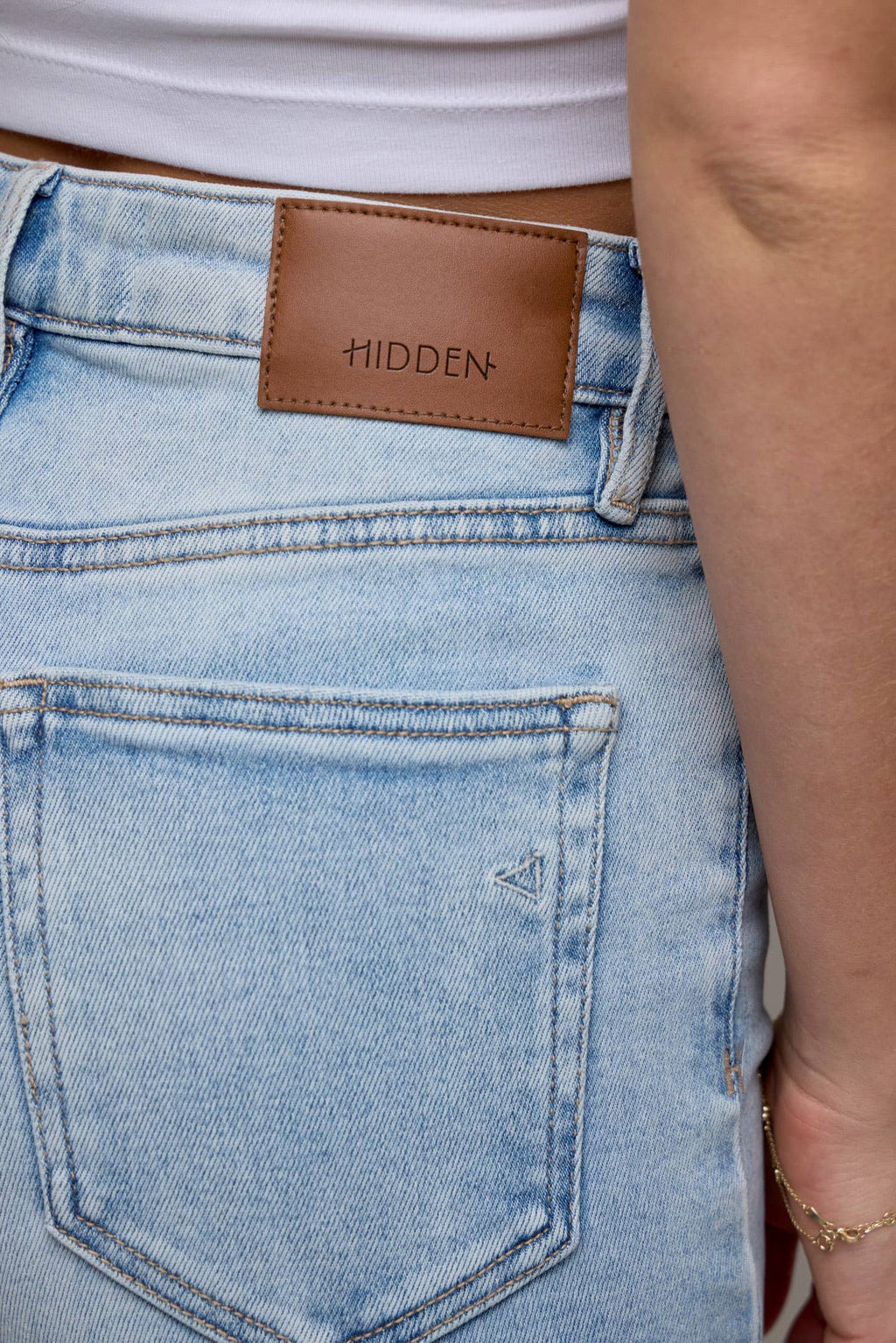 Hidden Jeans - Light Wash Clean Stretch Wideleg