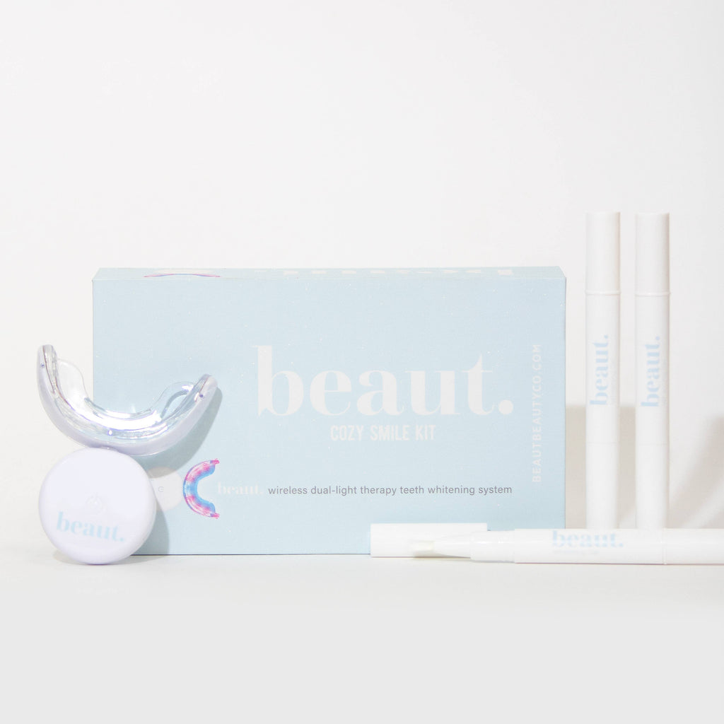 Mouthpiece and three whitening pens from the Cozy Kit for dental care and teeth whitening.