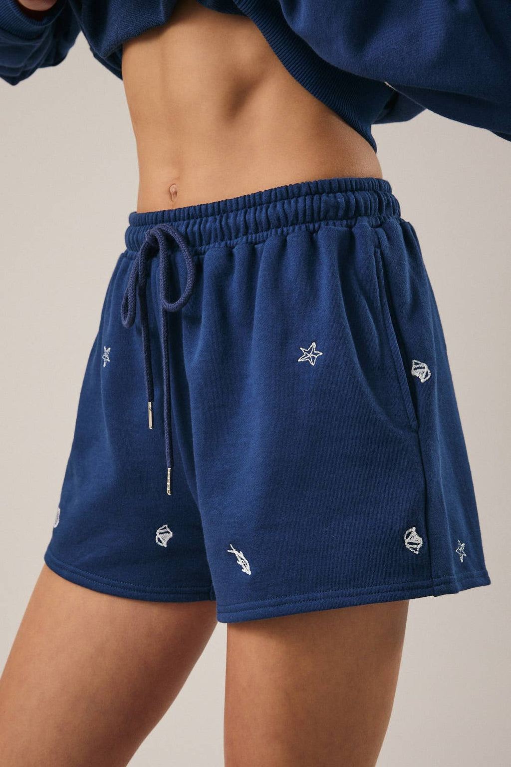 MARINE EMBO SWEATSHORTS