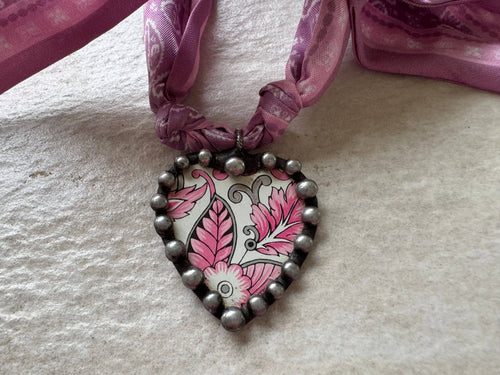 Loulu Designs - Collier écharpe Cœur Bohème en fleurs