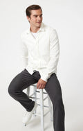 Slim-fitting ultra-dark grey pants with a regular rise, showcasing a modern and versatile style.