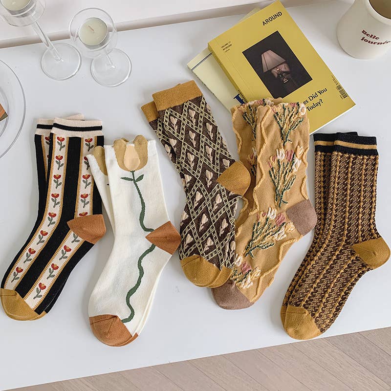 Brown retro flower breathable mid-tube women's socks