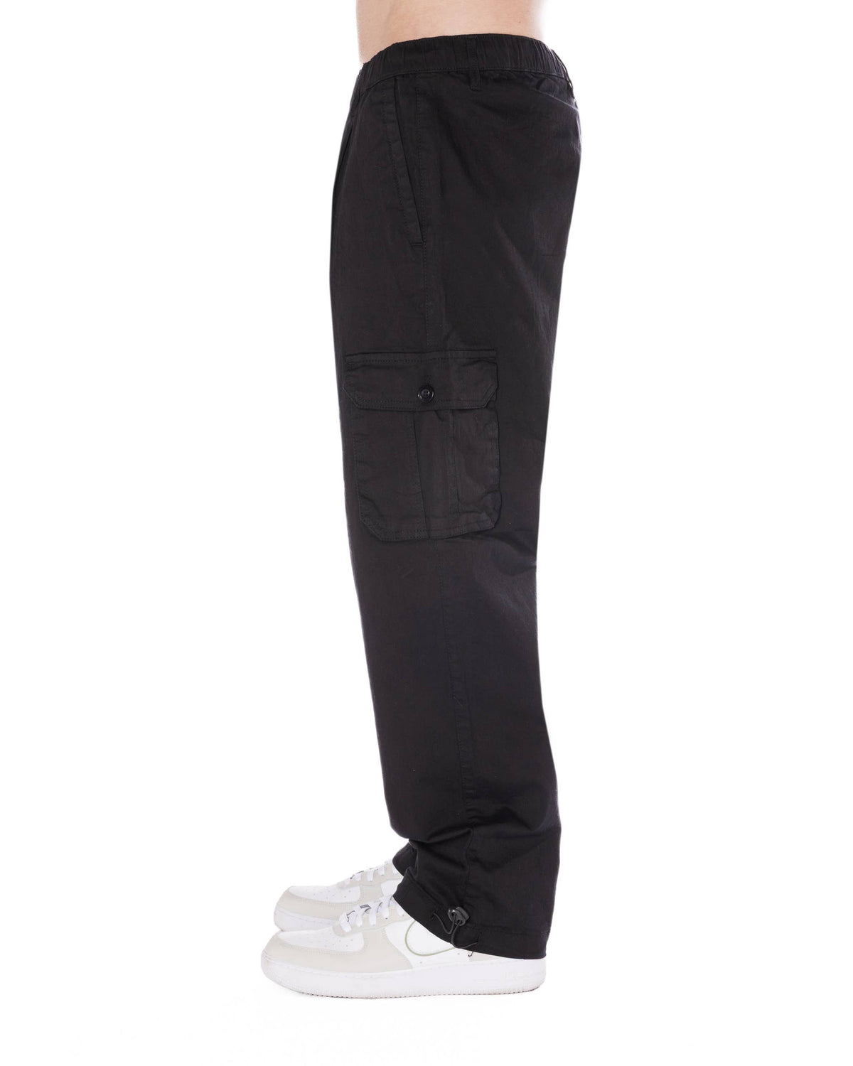 Relaxed-fit cargo pants in a solid color with side pockets and an elastic waistband, styled with a drawstring for comfort.