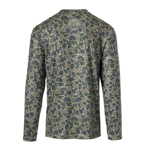 Long-sleeve camouflage t-shirt with a pocket and logo, designed for outdoor activities and comfort.